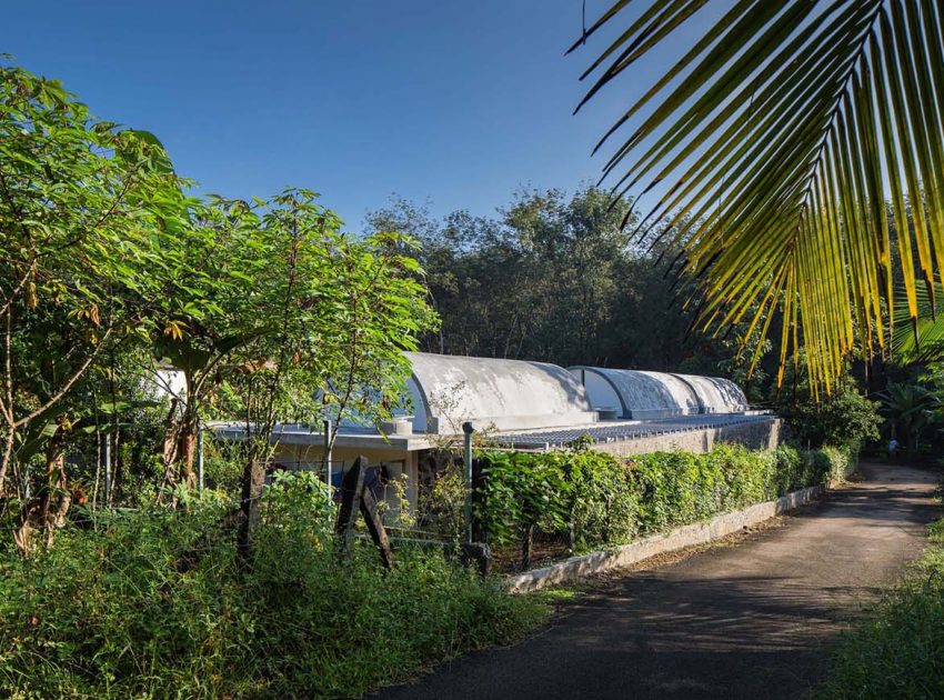 A Spacious and Comfortable Family Home for a Family of Six in Kerala, India by LIJO (5)