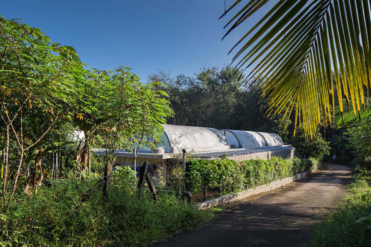 A Spacious and Comfortable Family Home for a Family of Six in Kerala, India by LIJO (5)