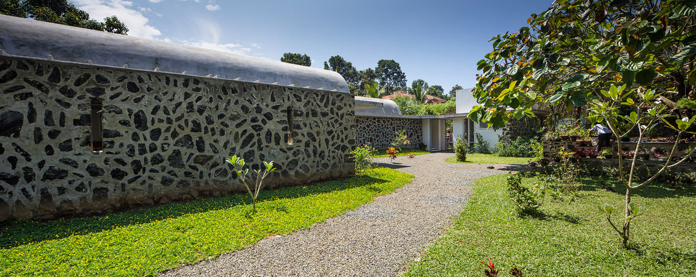 A Spacious and Comfortable Family Home for a Family of Six in Kerala, India by LIJO (7)