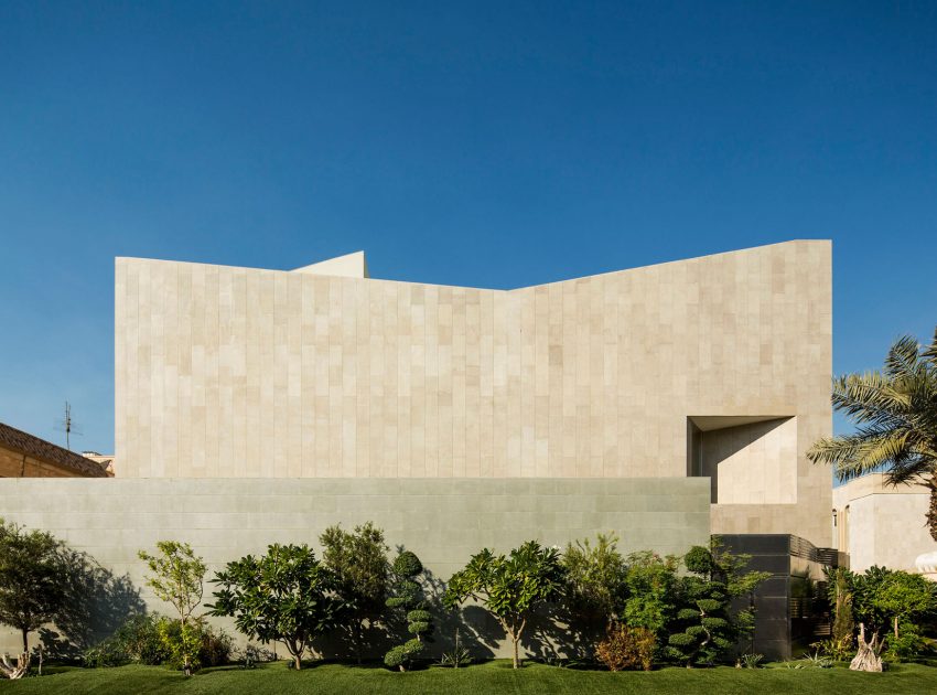 A Spacious and Elegant Home with Secluded Roof Terraces in Khaldiya by AGi architects (1)