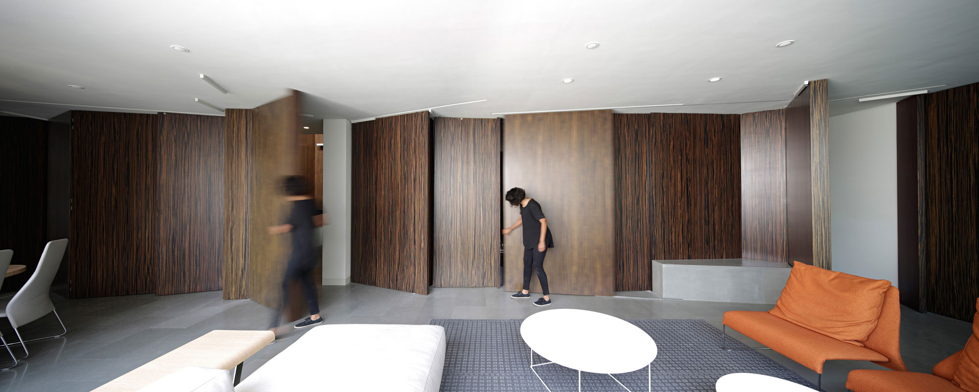 A Spacious and Elegant Home with Secluded Roof Terraces in Khaldiya by AGi architects (13)