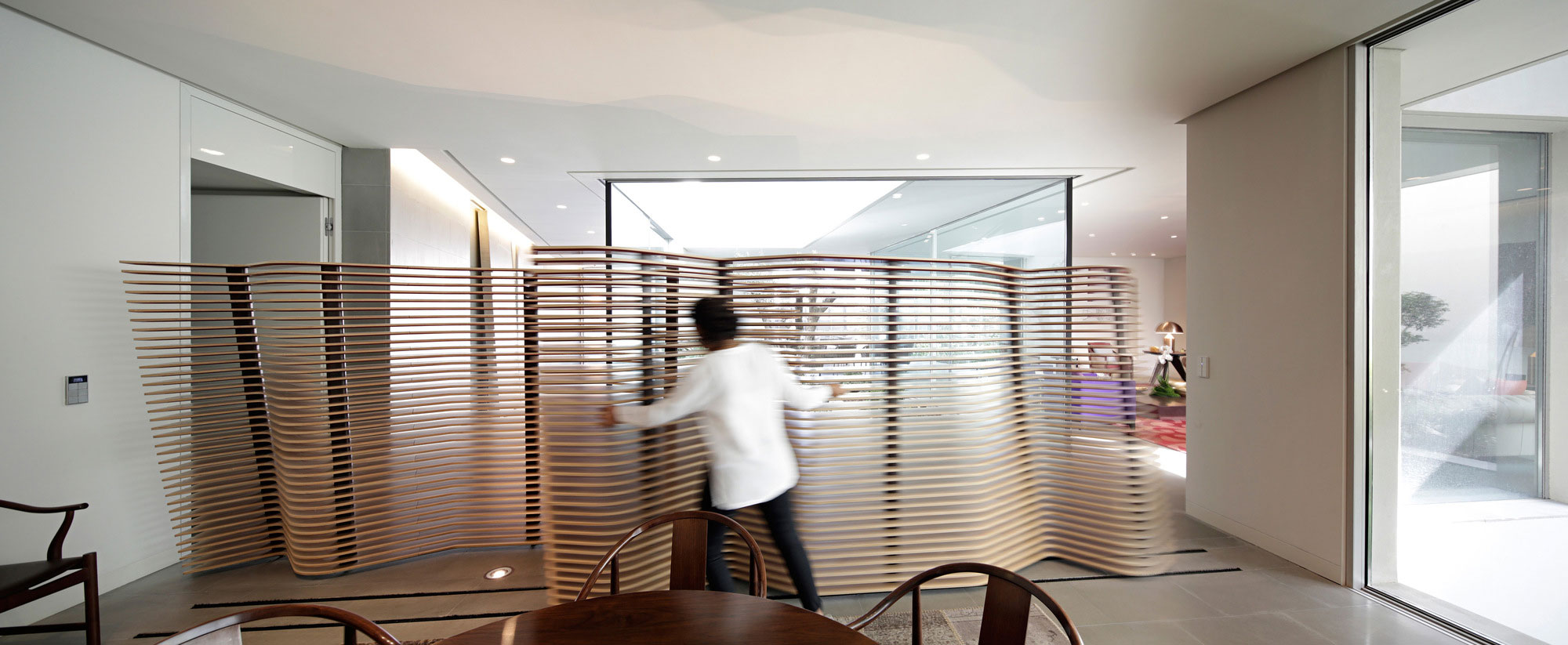 A Spacious and Elegant Home with Secluded Roof Terraces in Khaldiya by AGi architects (15)