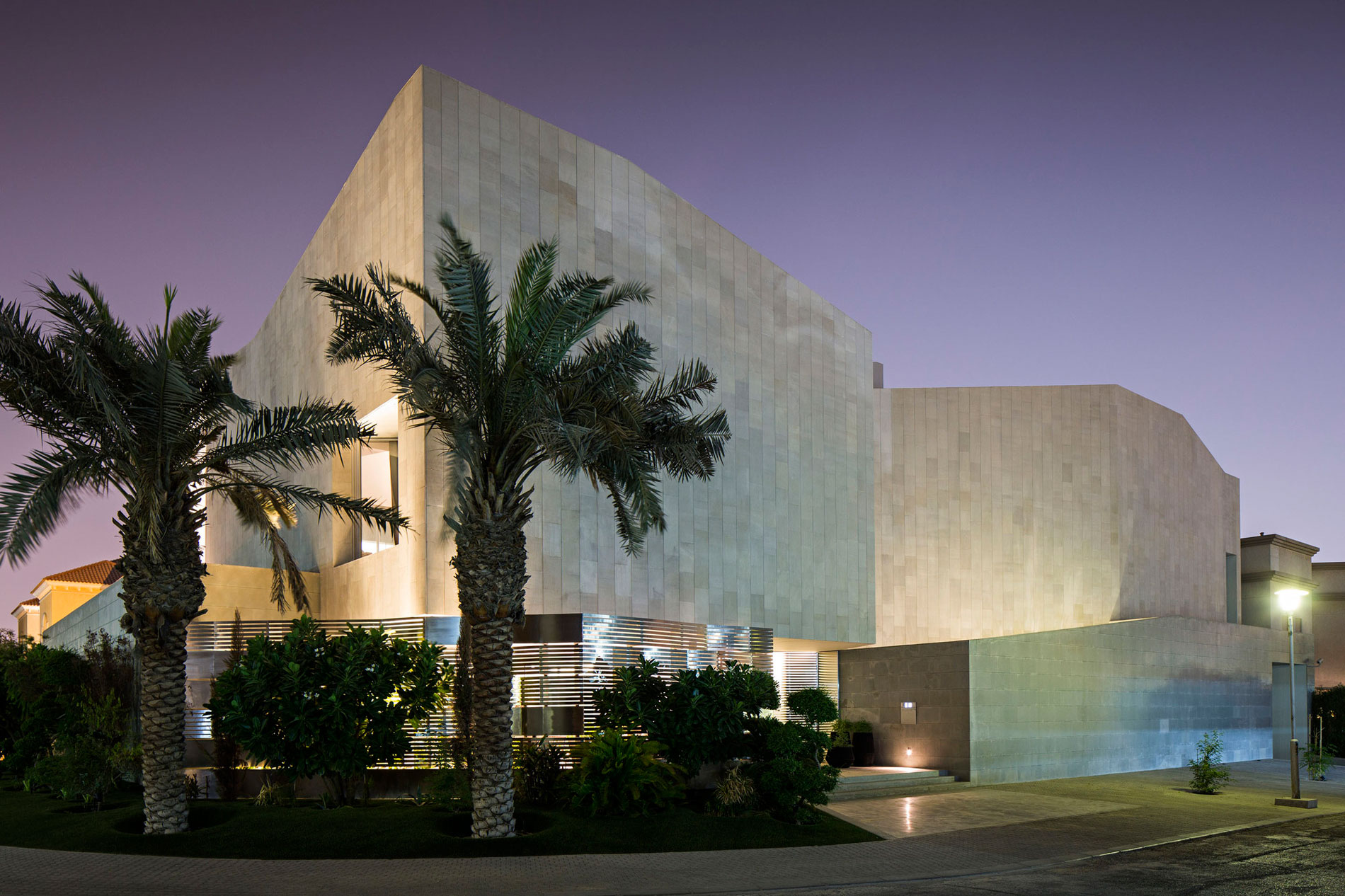 A Spacious and Elegant Home with Secluded Roof Terraces in Khaldiya by AGi architects (20)