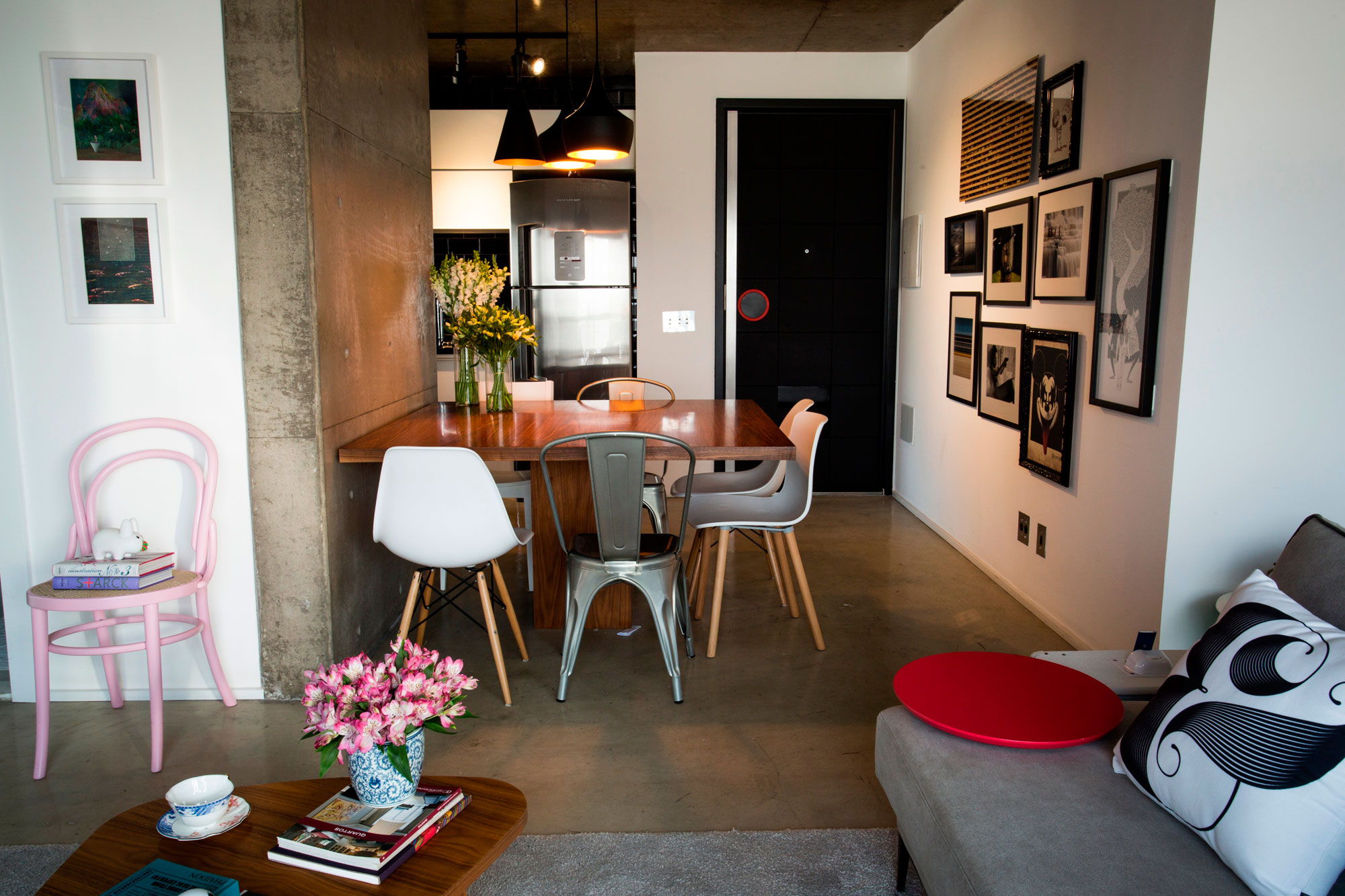 A Striking yet Colorful Home with Vibrant Pops of Color in São Paulo by Casa 2 Arquitetos (11)