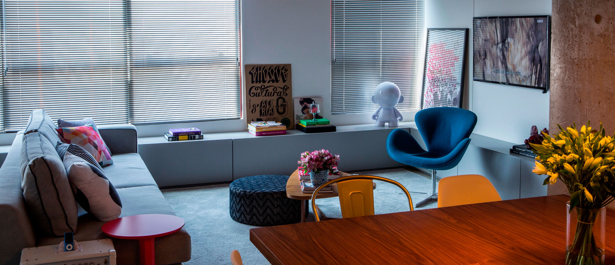 A Striking yet Colorful Home with Vibrant Pops of Color in São Paulo by Casa 2 Arquitetos (4)