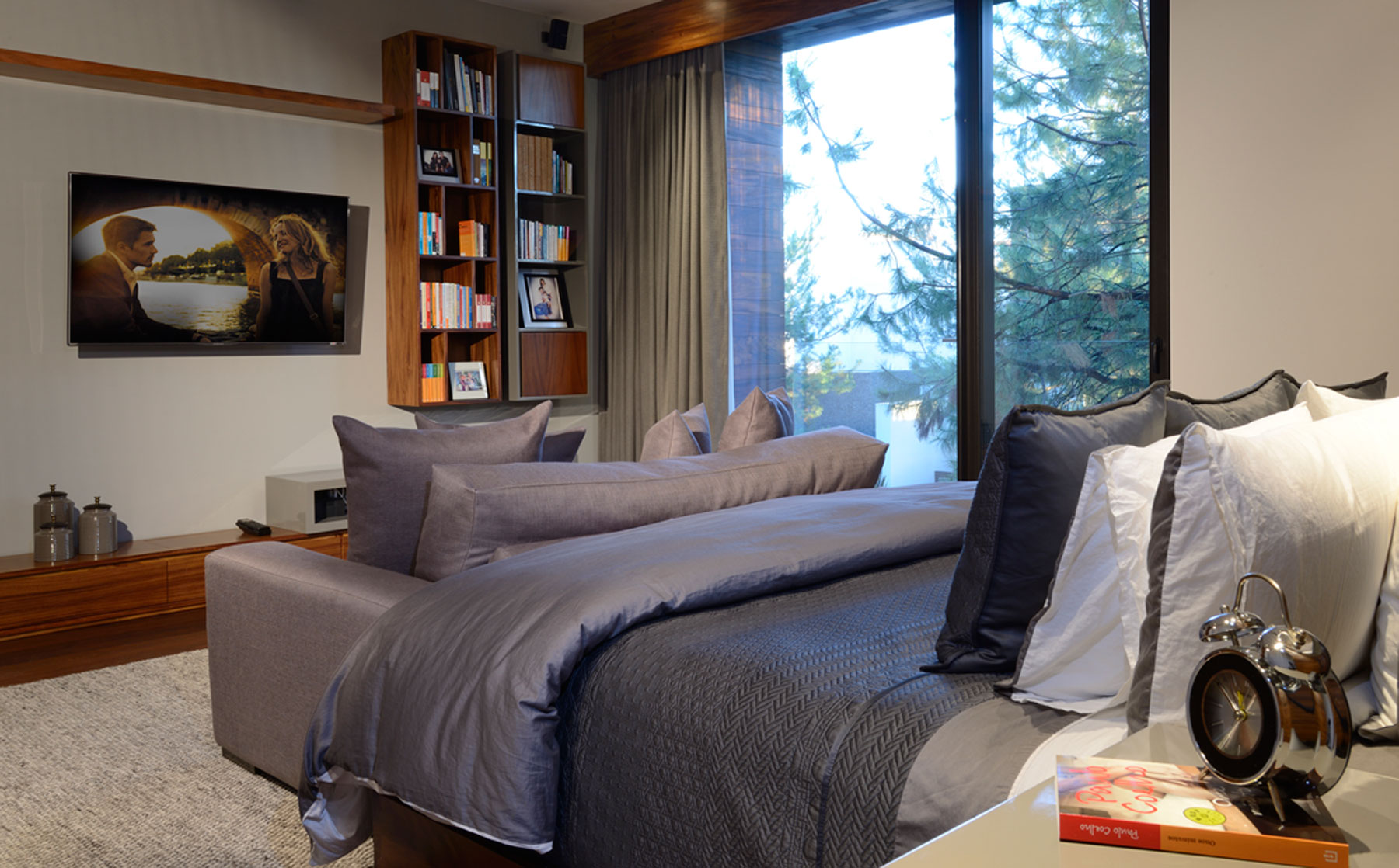 A Stunning Contemporary Home with Two Large Cantilevers in Guadalajara, Mexico by RAMA Construcción y Arquitectura (14)