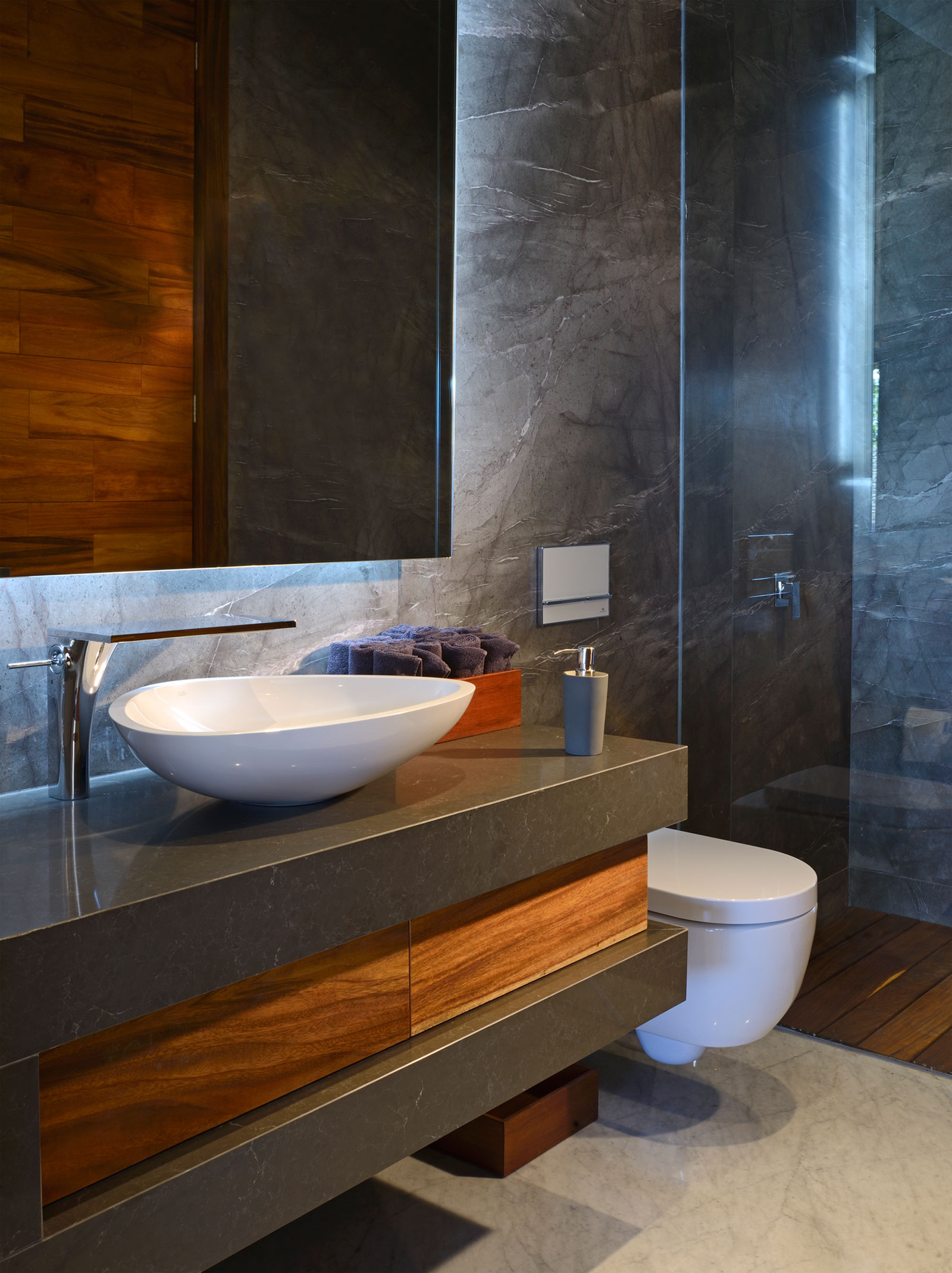 A Stunning Contemporary Home with Two Large Cantilevers in Guadalajara, Mexico by RAMA Construcción y Arquitectura (17)