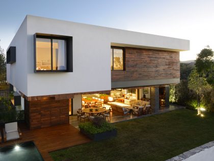 A Stunning Contemporary Home with Two Large Cantilevers in Guadalajara, Mexico by RAMA Construcción y Arquitectura (23)