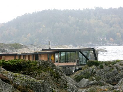 A Stunning Glass-Walled House Surrounded by the Rocky Landscape of Larvik, Norway by Lund Hagem (1)
