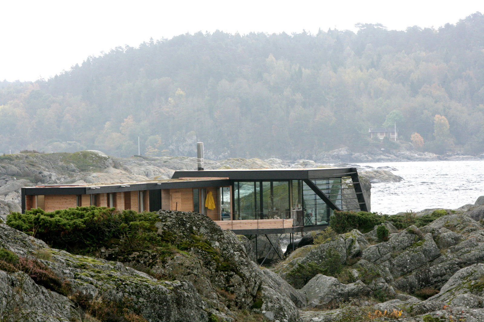 A Stunning Glass-Walled House Surrounded by the Rocky Landscape of Larvik, Norway by Lund Hagem (1)
