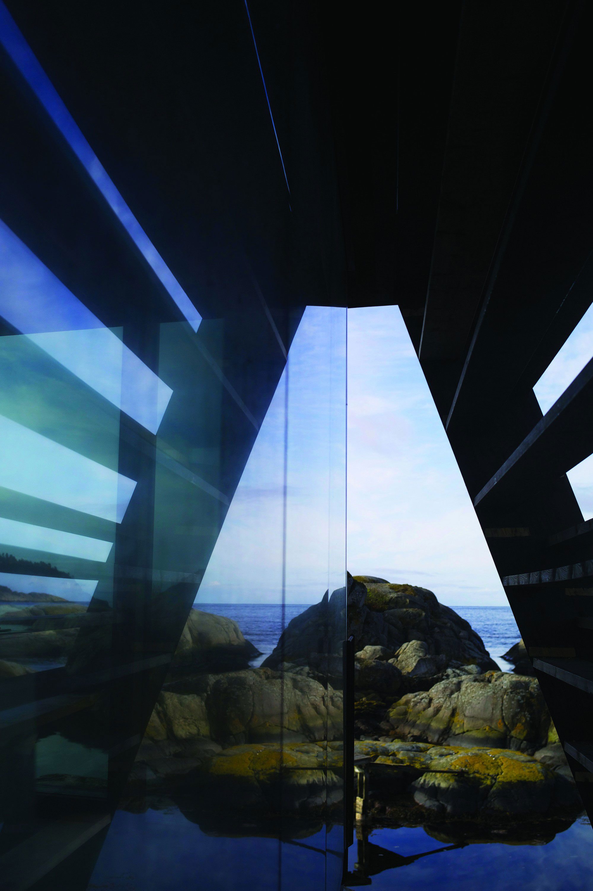 A Stunning Glass-Walled House Surrounded by the Rocky Landscape of Larvik, Norway by Lund Hagem (10)