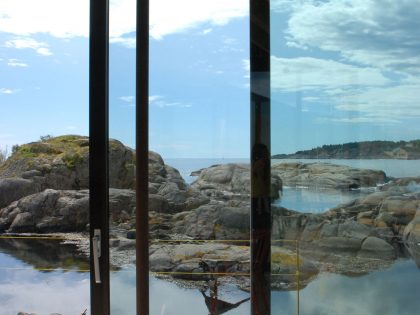 A Stunning Glass-Walled House Surrounded by the Rocky Landscape of Larvik, Norway by Lund Hagem (11)