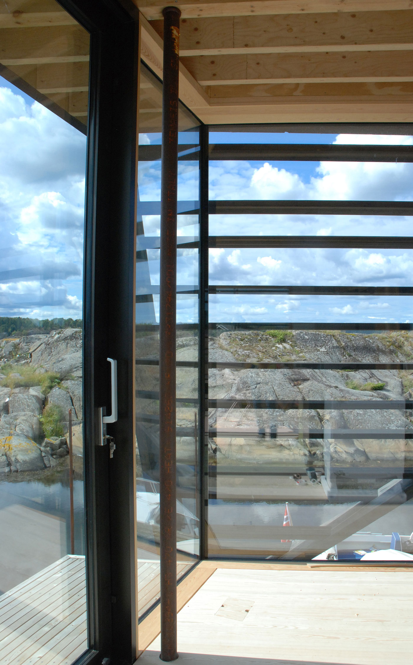 A Stunning Glass-Walled House Surrounded by the Rocky Landscape of Larvik, Norway by Lund Hagem (12)