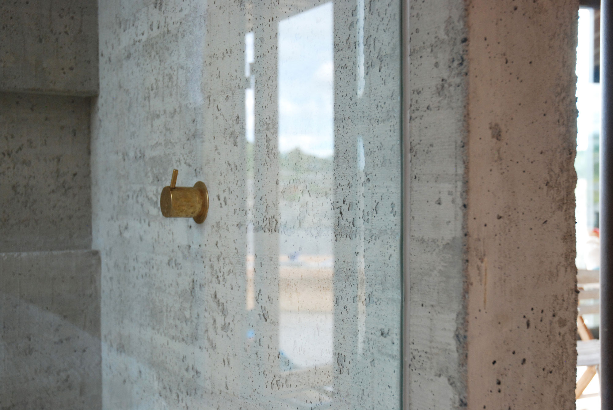A Stunning Glass-Walled House Surrounded by the Rocky Landscape of Larvik, Norway by Lund Hagem (15)