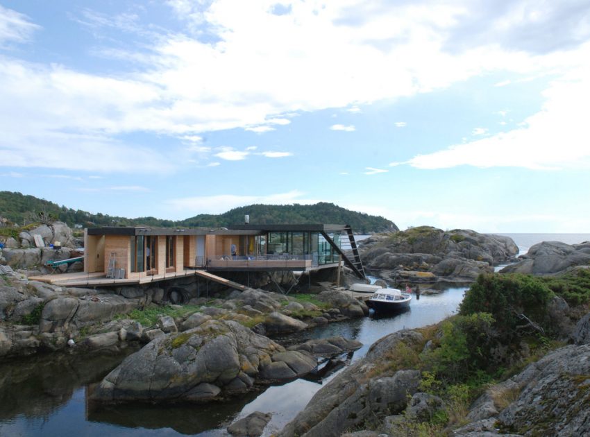 A Stunning Glass-Walled House Surrounded by the Rocky Landscape of Larvik, Norway by Lund Hagem (2)