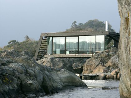 A Stunning Glass-Walled House Surrounded by the Rocky Landscape of Larvik, Norway by Lund Hagem (3)