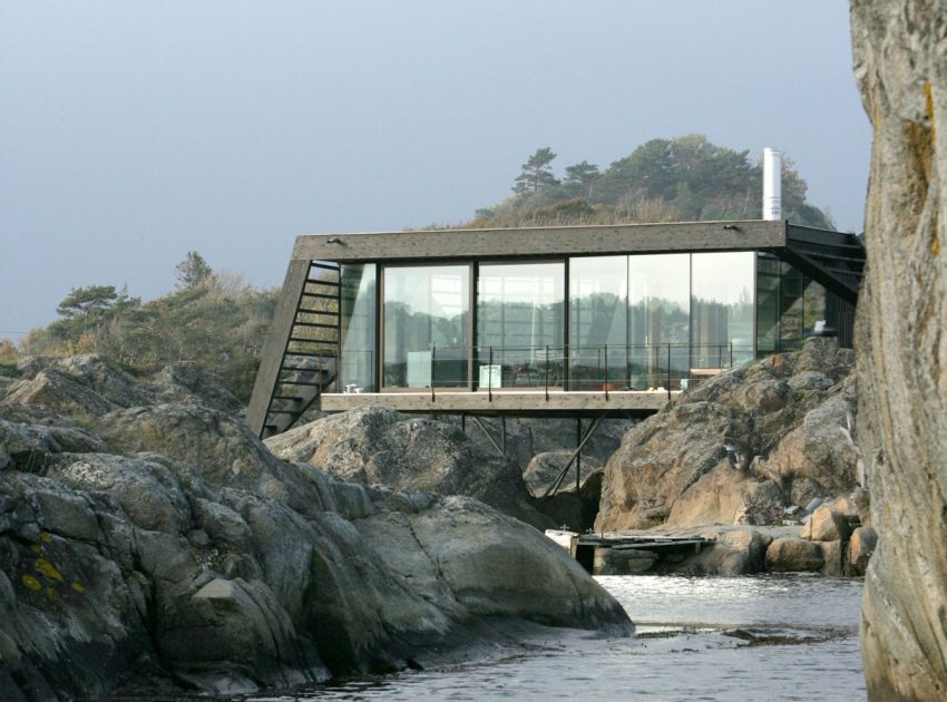 A Stunning Glass-Walled House Surrounded by the Rocky Landscape of Larvik, Norway by Lund Hagem (3)