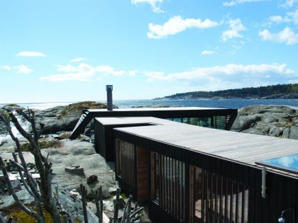 A Stunning Glass-Walled House Surrounded by the Rocky Landscape of Larvik, Norway by Lund Hagem (4)