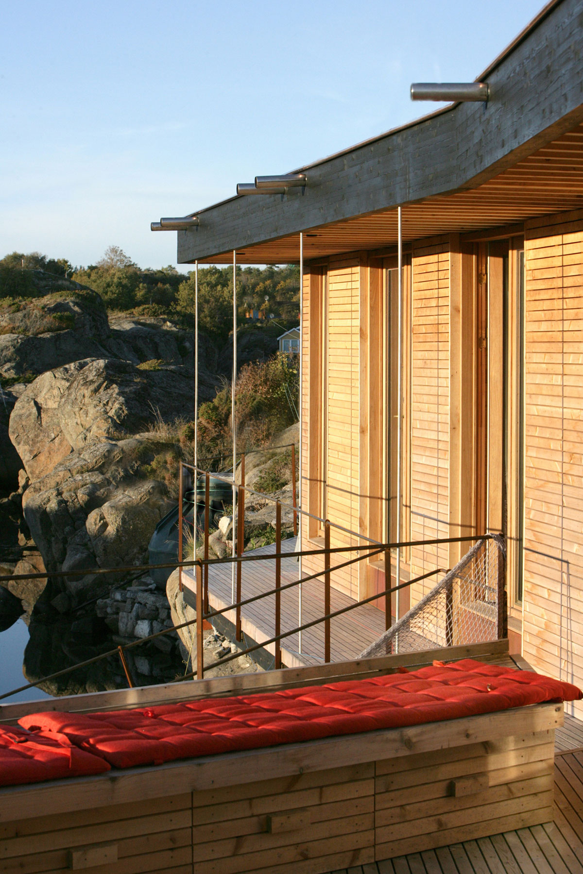 A Stunning Glass-Walled House Surrounded by the Rocky Landscape of Larvik, Norway by Lund Hagem (7)