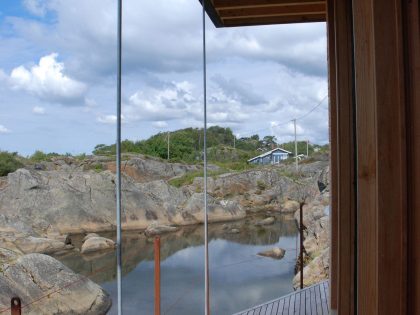 A Stunning Glass-Walled House Surrounded by the Rocky Landscape of Larvik, Norway by Lund Hagem (8)