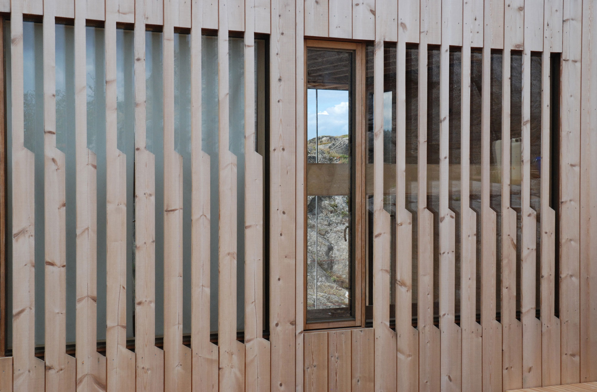 A Stunning Glass-Walled House Surrounded by the Rocky Landscape of Larvik, Norway by Lund Hagem (9)