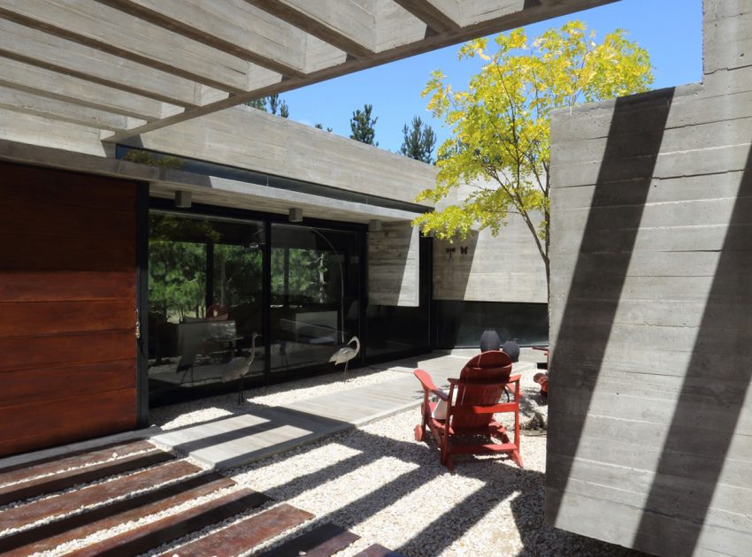 A Stunning Summer House with Concrete Pergola in the Woodland of Pinamar, Argentina by Besonias Almeida Arquitectos (6)