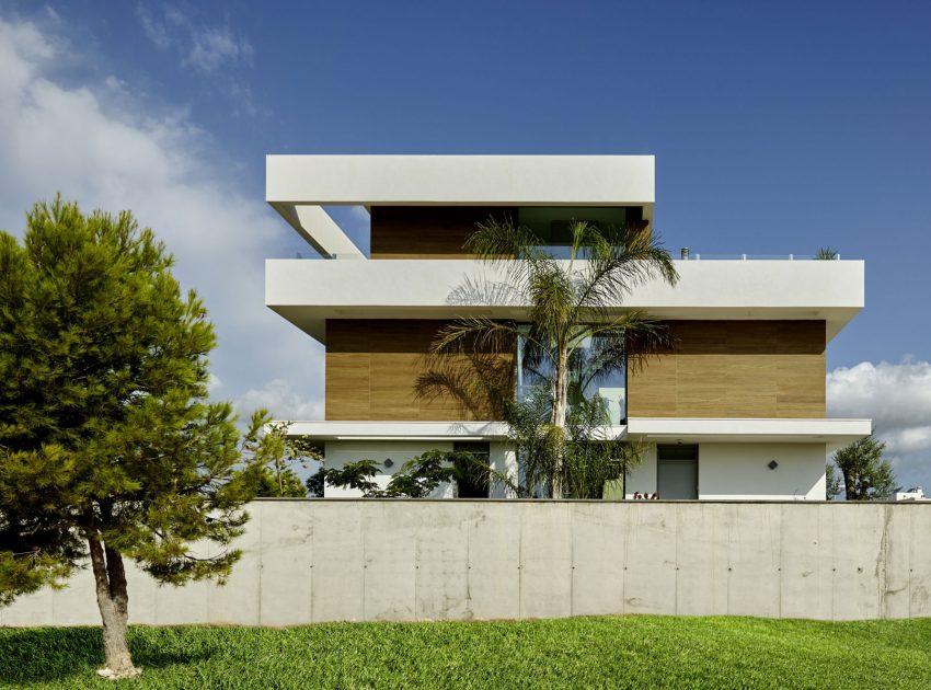 A Stunning Villa Characterized by the Modern Strong Lines and Natural Materials in Tarragona, Spain by White Houses Costa Dorada (1)