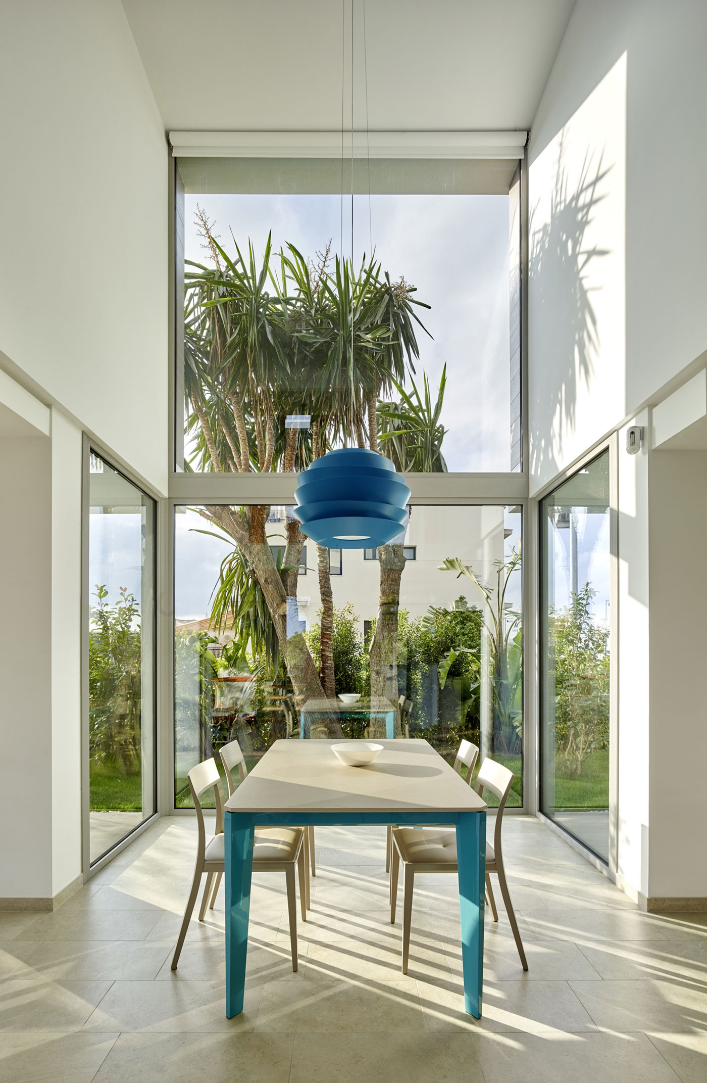 A Stunning Villa Characterized by the Modern Strong Lines and Natural Materials in Tarragona, Spain by White Houses Costa Dorada (16)