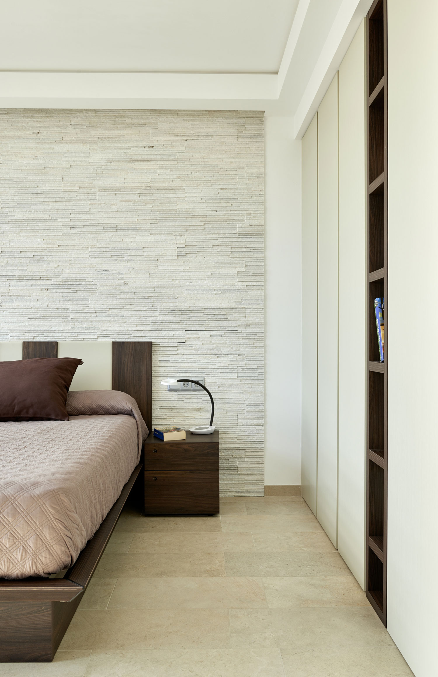 A Stunning Villa Characterized by the Modern Strong Lines and Natural Materials in Tarragona, Spain by White Houses Costa Dorada (17)