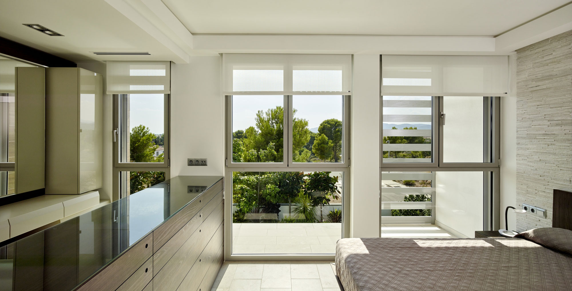 A Stunning Villa Characterized by the Modern Strong Lines and Natural Materials in Tarragona, Spain by White Houses Costa Dorada (18)