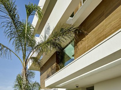 A Stunning Villa Characterized by the Modern Strong Lines and Natural Materials in Tarragona, Spain by White Houses Costa Dorada (8)