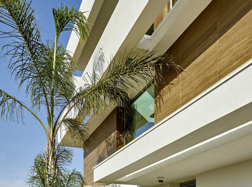 A Stunning Villa Characterized by the Modern Strong Lines and Natural Materials in Tarragona, Spain by White Houses Costa Dorada (8)