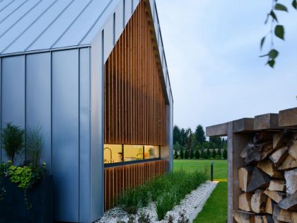 A Stunning and Spacious Two Barns House for a Modern Family in Tychy, Poland by RS + Robert Skitek (19)