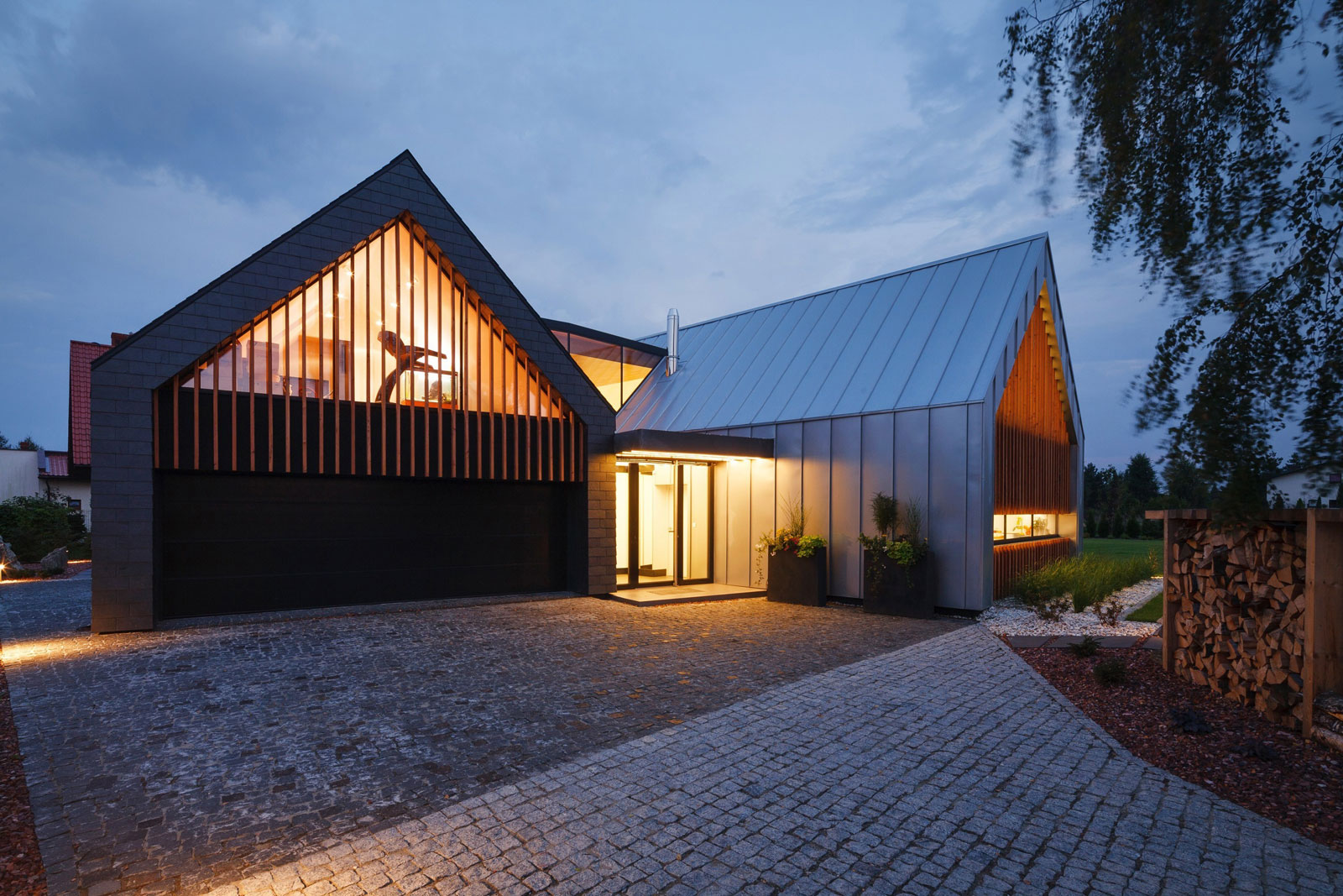A Stunning and Spacious Two Barns House for a Modern Family in Tychy, Poland by RS + Robert Skitek (20)