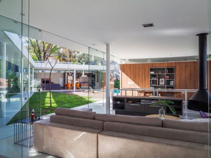 A Stylish Modern Home with Glass Walls and a Central Courtyard in São Paulo by FGMF (13)