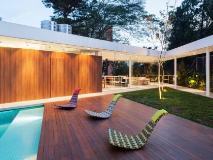 A Stylish Modern Home with Glass Walls and a Central Courtyard in São Paulo by FGMF (19)