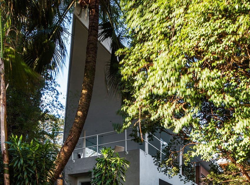 A Stylish Modern Home with Glass Walls and a Central Courtyard in São Paulo by FGMF (8)