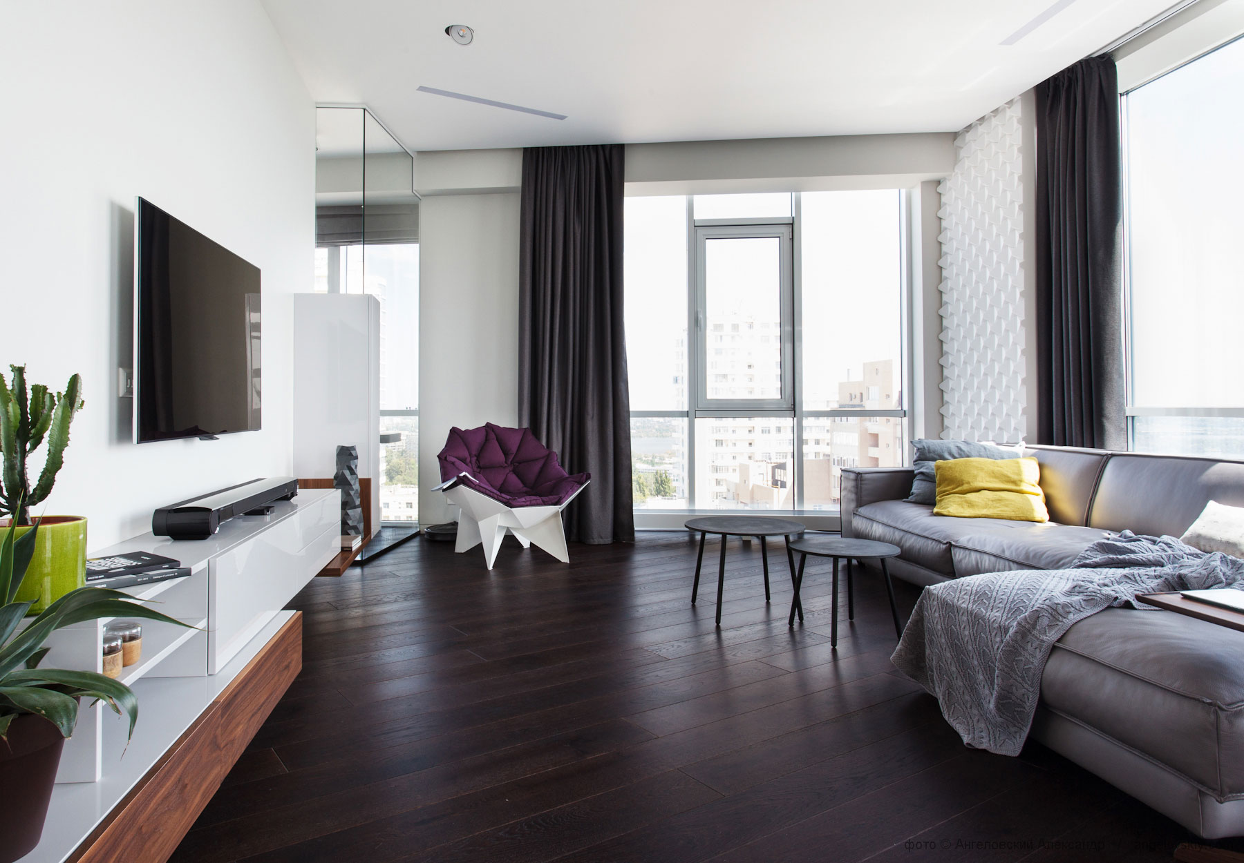 A Stylish Modern Apartment Full of Color and Comfortable Interior in Dnipropetrovsk Oblast by Azovskiy & Pahomova Architects (1)