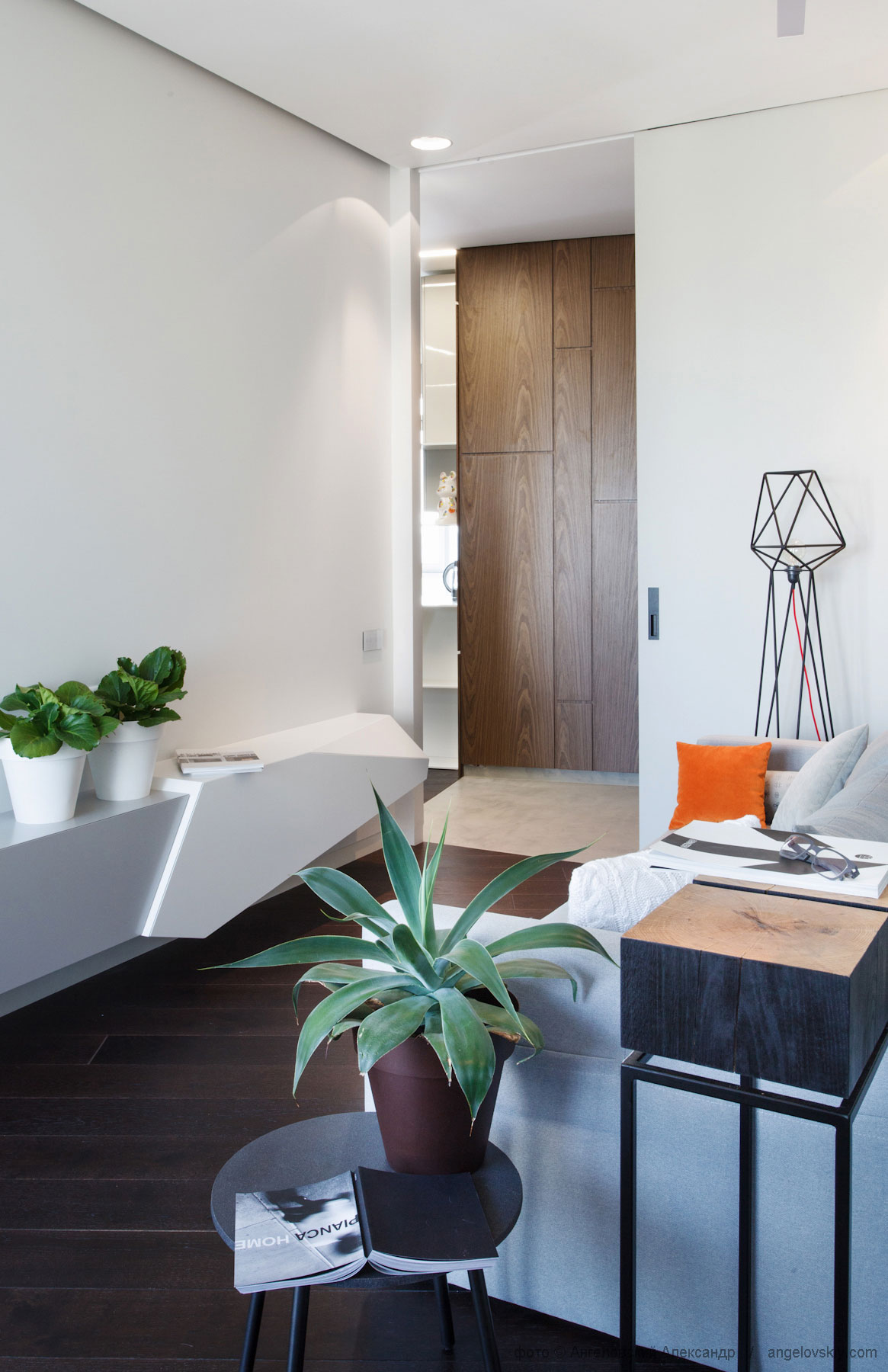 A Stylish Modern Apartment Full of Color and Comfortable Interior in Dnipropetrovsk Oblast by Azovskiy & Pahomova Architects (10)