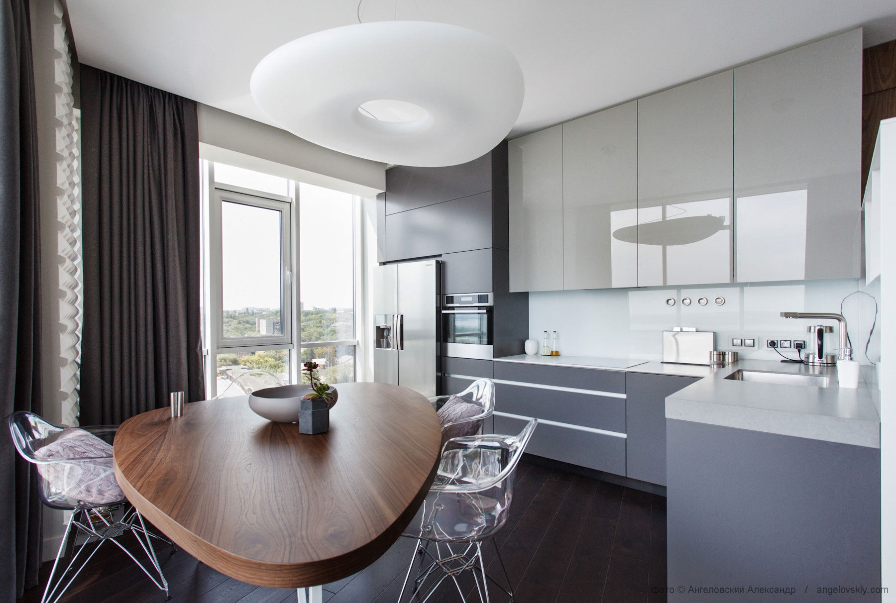 A Stylish Modern Apartment Full of Color and Comfortable Interior in Dnipropetrovsk Oblast by Azovskiy & Pahomova Architects (18)