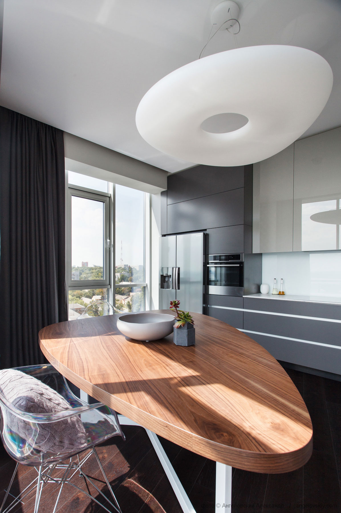 A Stylish Modern Apartment Full of Color and Comfortable Interior in Dnipropetrovsk Oblast by Azovskiy & Pahomova Architects (19)