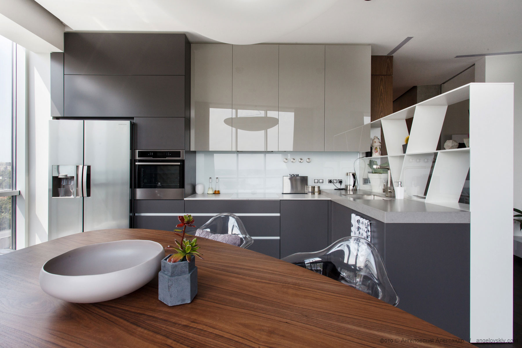 A Stylish Modern Apartment Full of Color and Comfortable Interior in Dnipropetrovsk Oblast by Azovskiy & Pahomova Architects (20)