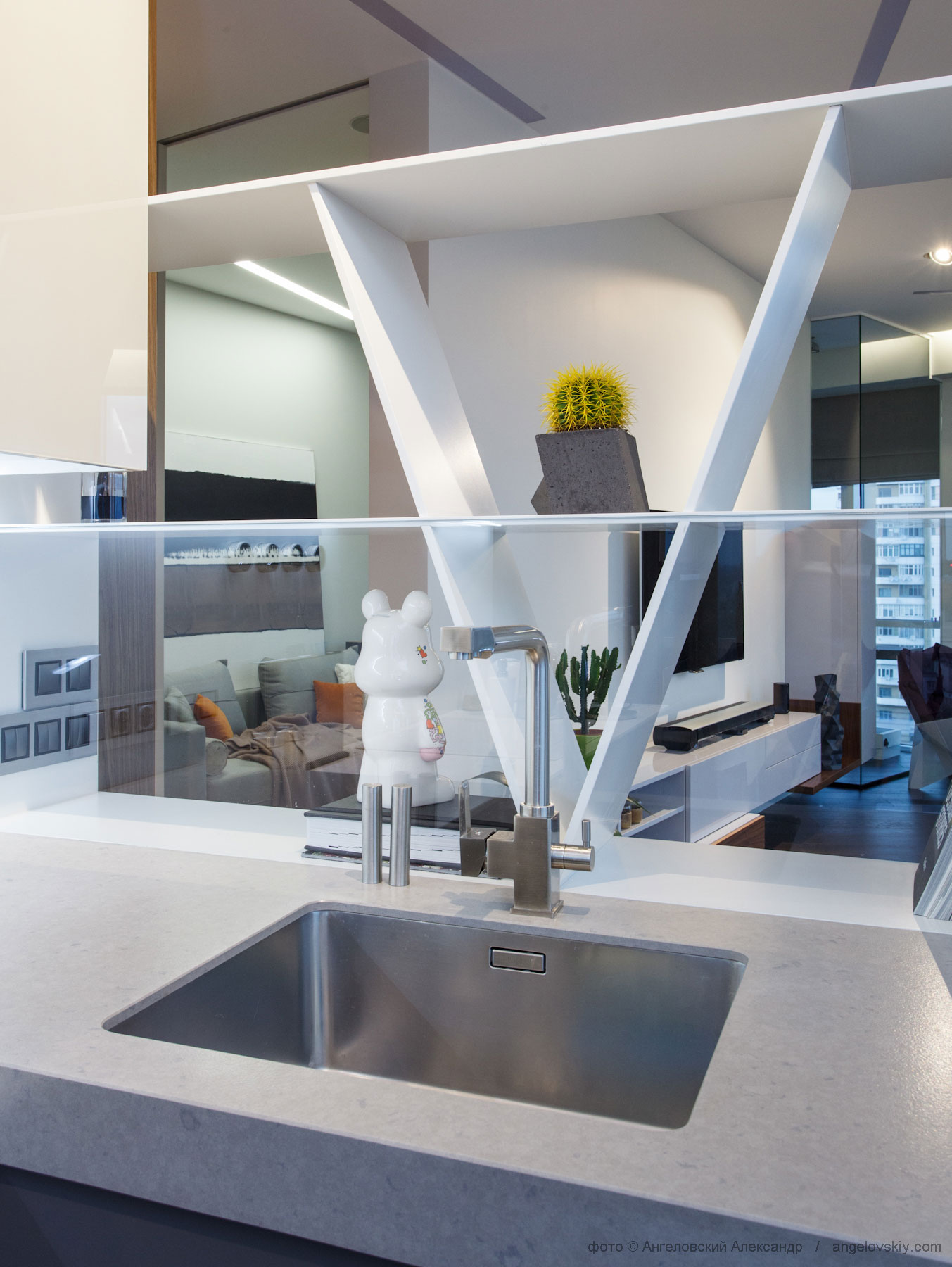 A Stylish Modern Apartment Full of Color and Comfortable Interior in Dnipropetrovsk Oblast by Azovskiy & Pahomova Architects (22)