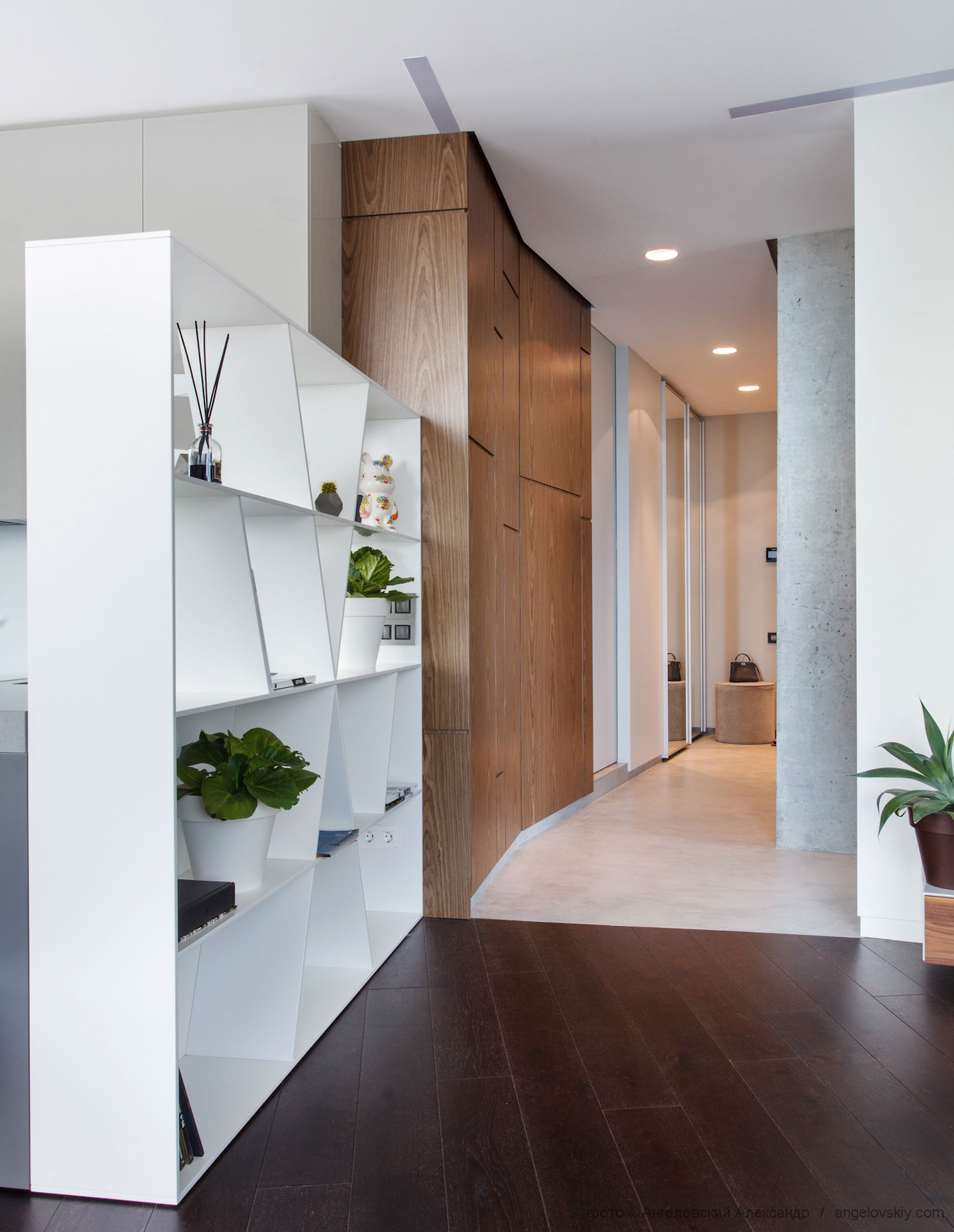 A Stylish Modern Apartment Full of Color and Comfortable Interior in Dnipropetrovsk Oblast by Azovskiy & Pahomova Architects (23)