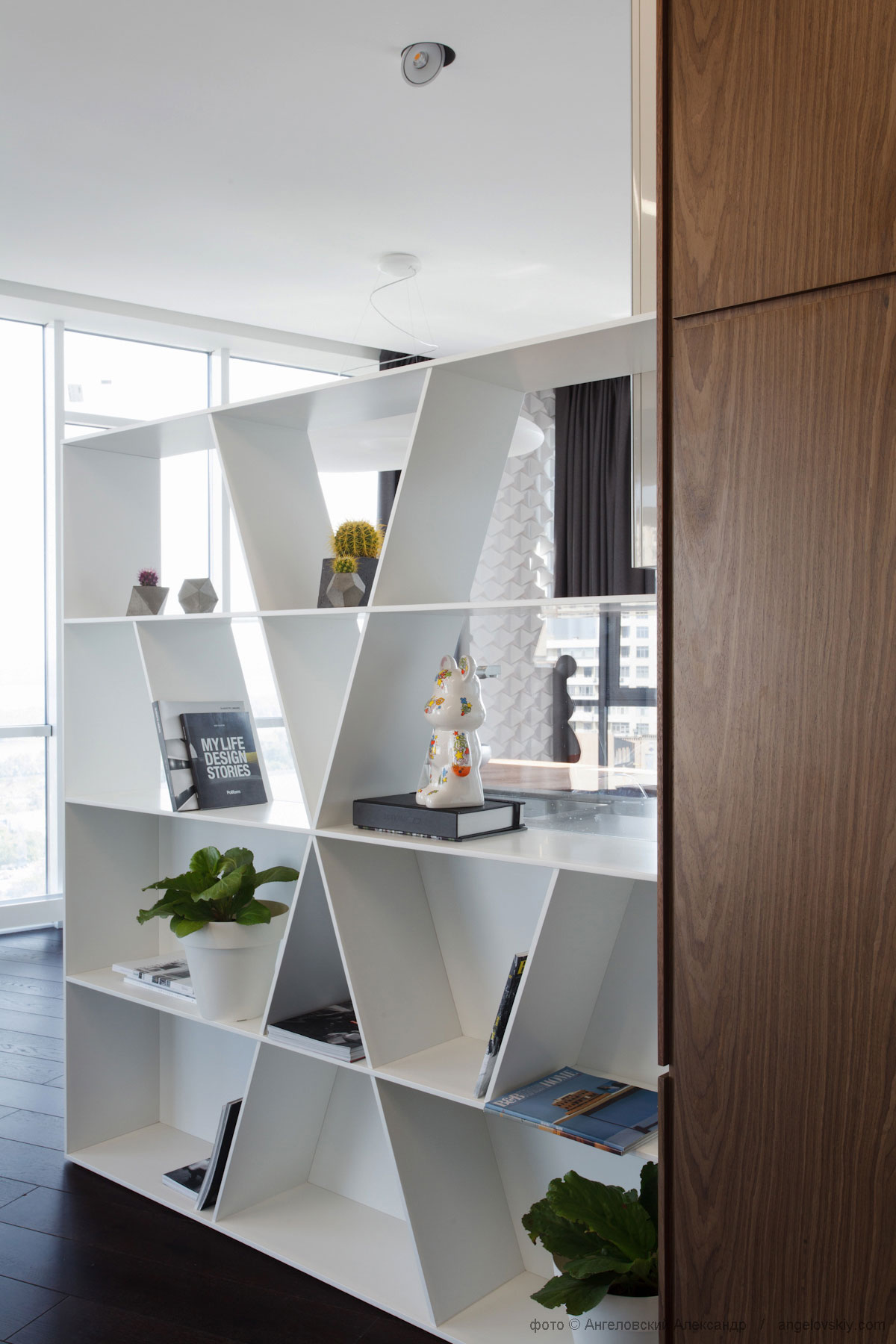 A Stylish Modern Apartment Full of Color and Comfortable Interior in Dnipropetrovsk Oblast by Azovskiy & Pahomova Architects (25)