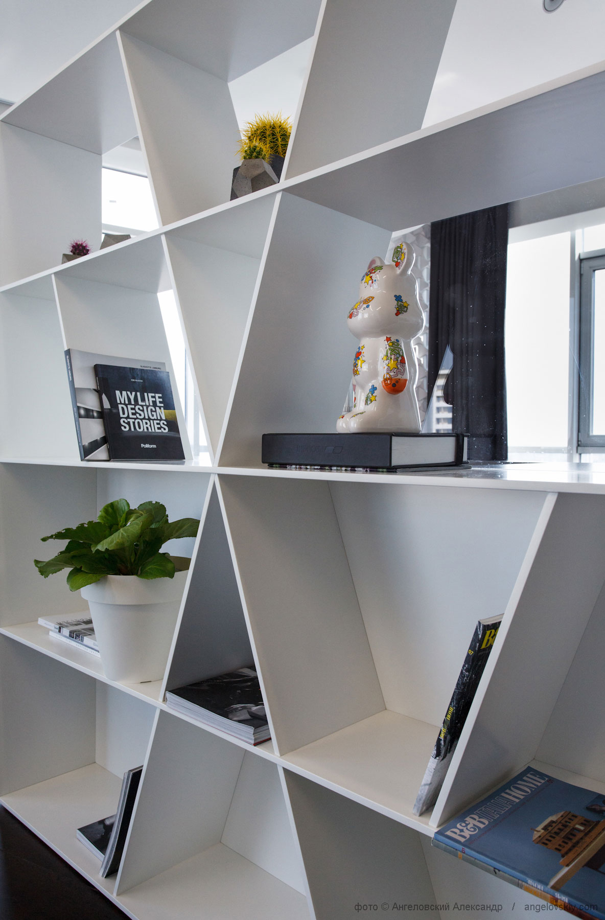 A Stylish Modern Apartment Full of Color and Comfortable Interior in Dnipropetrovsk Oblast by Azovskiy & Pahomova Architects (26)