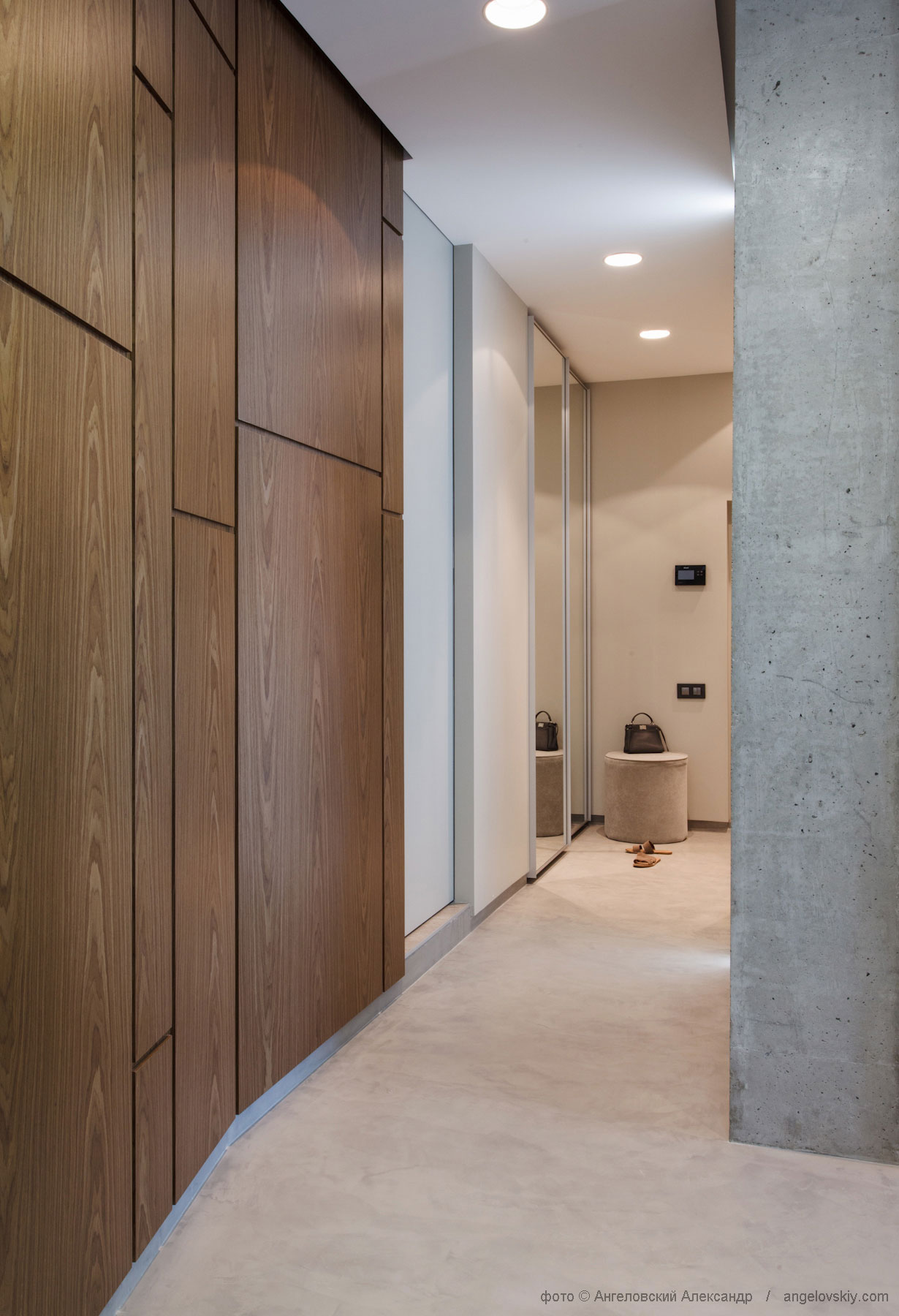 A Stylish Modern Apartment Full of Color and Comfortable Interior in Dnipropetrovsk Oblast by Azovskiy & Pahomova Architects (27)