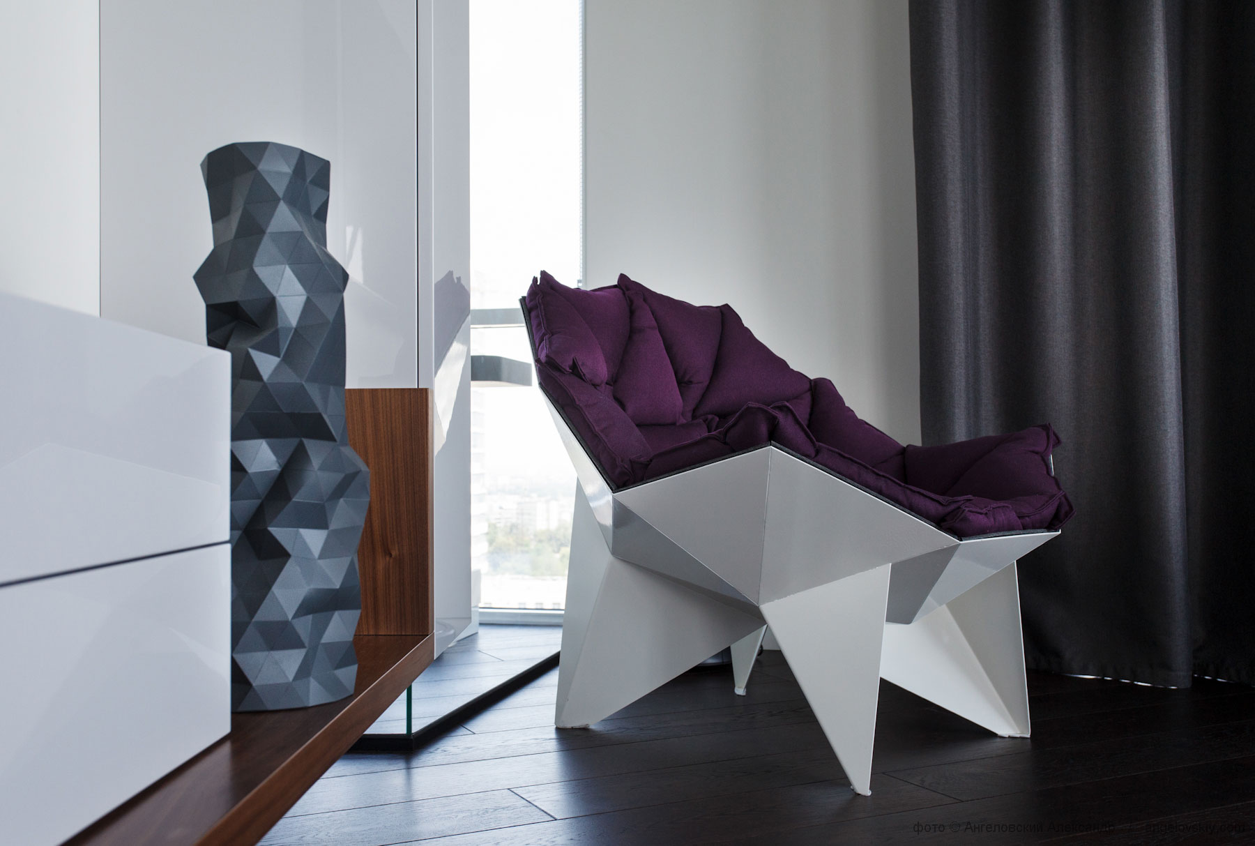 A Stylish Modern Apartment Full of Color and Comfortable Interior in Dnipropetrovsk Oblast by Azovskiy & Pahomova Architects (3)