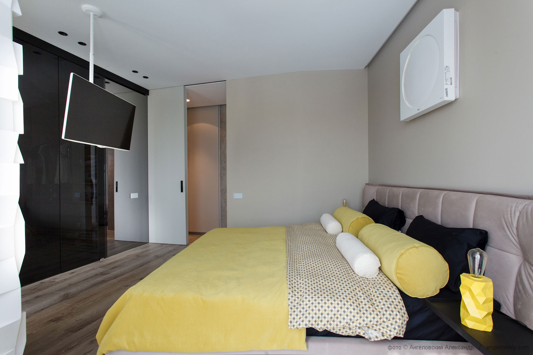 A Stylish Modern Apartment Full of Color and Comfortable Interior in Dnipropetrovsk Oblast by Azovskiy & Pahomova Architects (31)