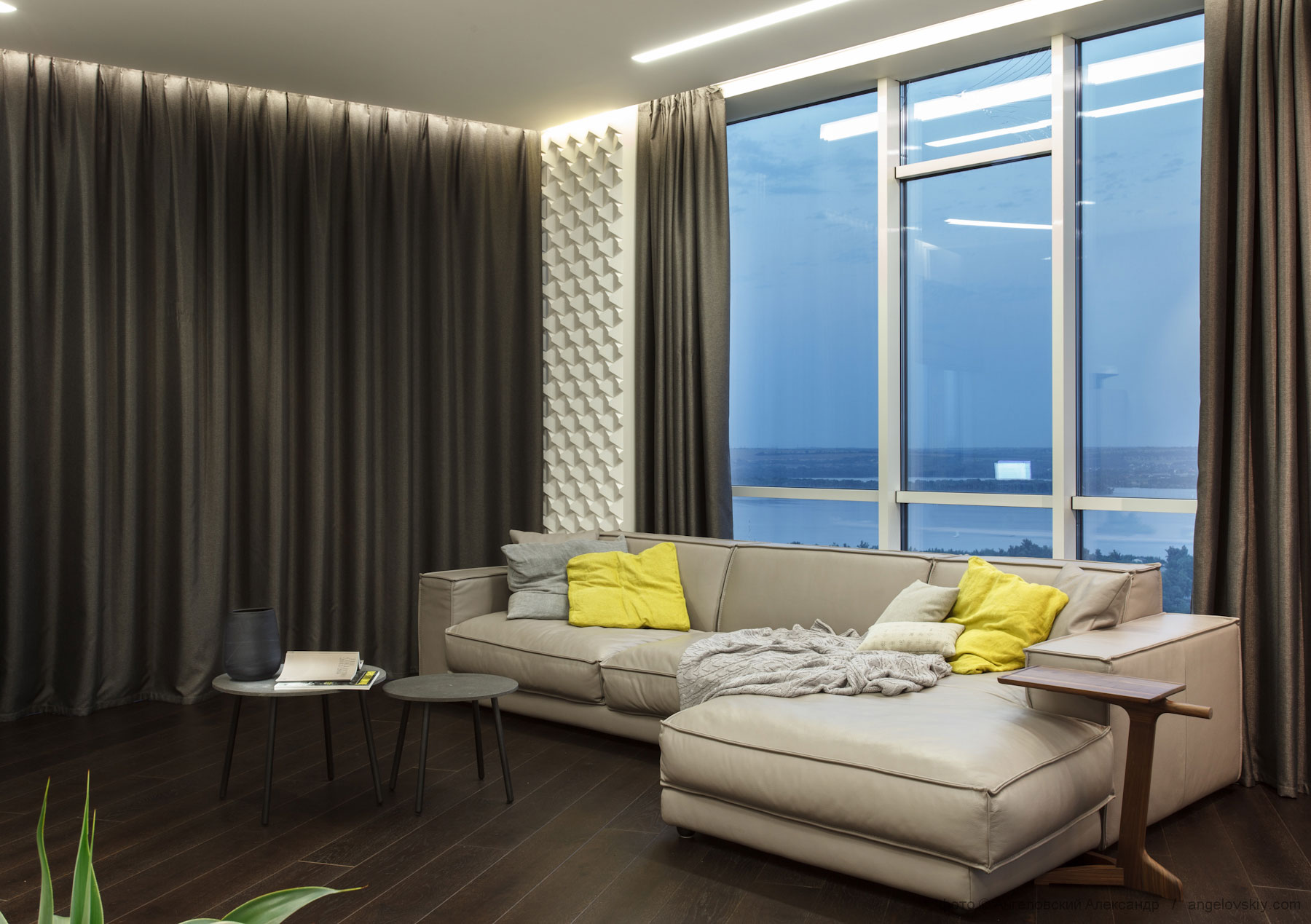 A Stylish Modern Apartment Full of Color and Comfortable Interior in Dnipropetrovsk Oblast by Azovskiy & Pahomova Architects (40)